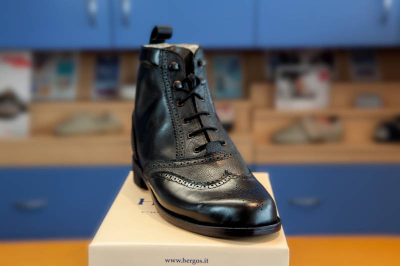 Chaussure thérapeutique et orthopedique pour homme sur mesure